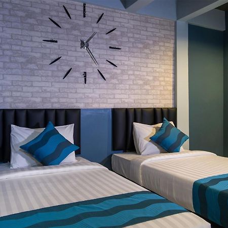 Amity Poshtel Hostel Krabi Bagian luar foto