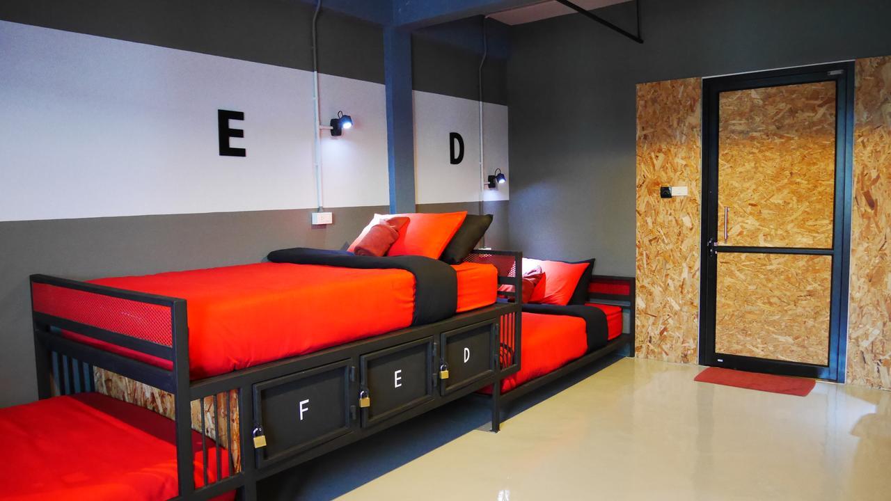 Amity Poshtel Hostel Krabi Bagian luar foto