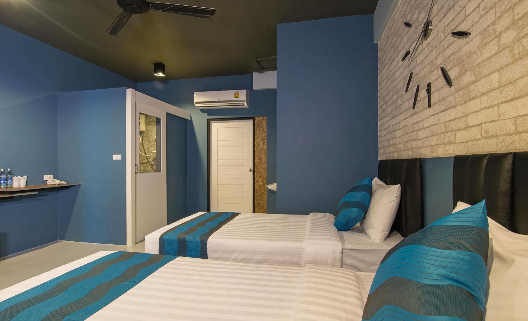 Amity Poshtel Hostel Krabi Bagian luar foto