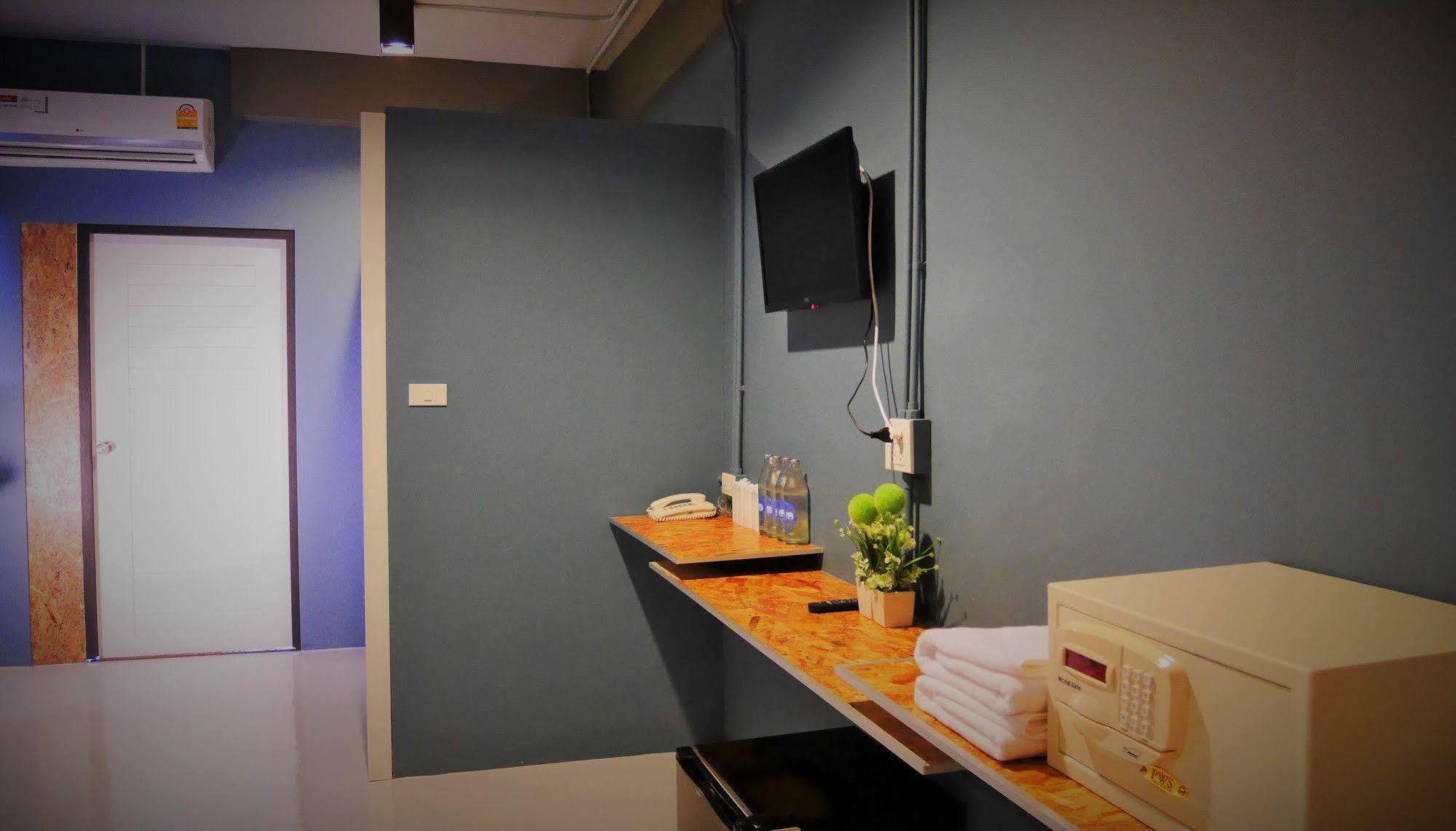 Amity Poshtel Hostel Krabi Bagian luar foto